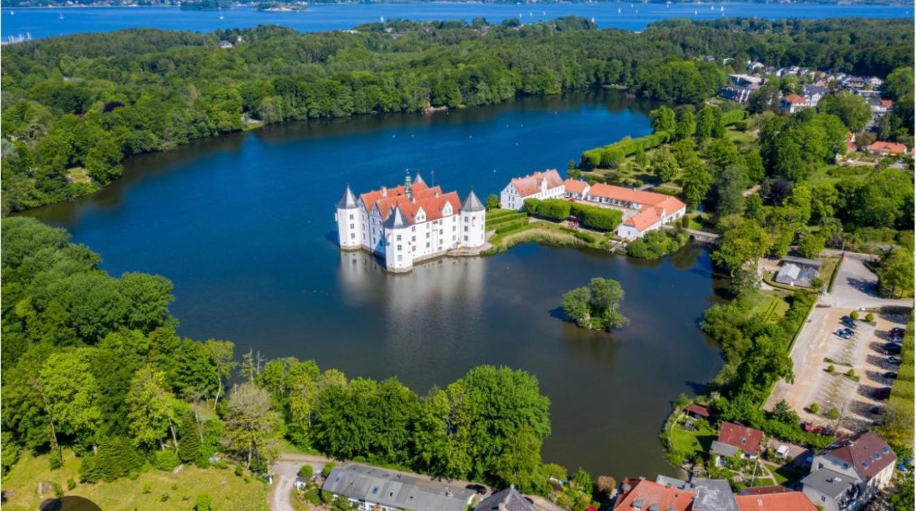 Ferienwohnung Am Schlosspark Gluecksburg Luaran gambar